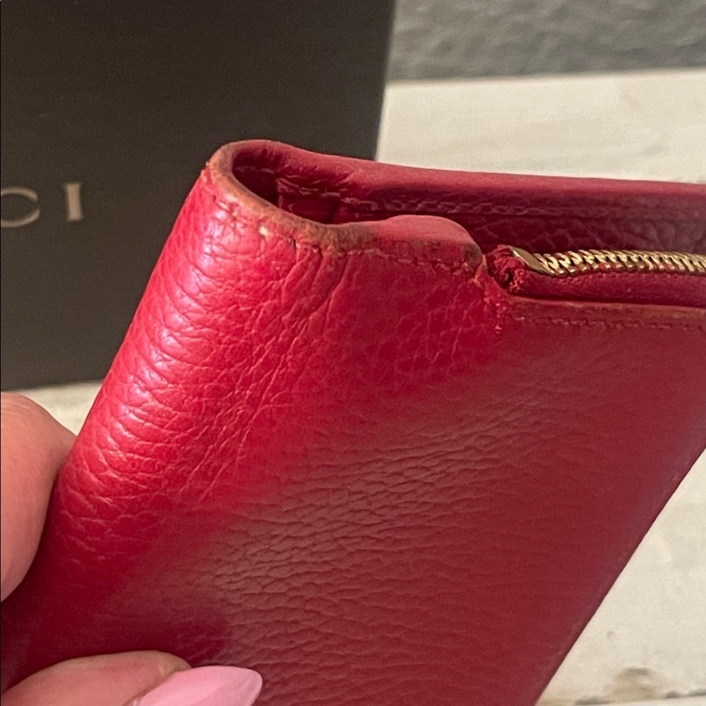 Gucci GG Marmont Red Pebbled Leather Compact Wallet. - Picture 3 of 11